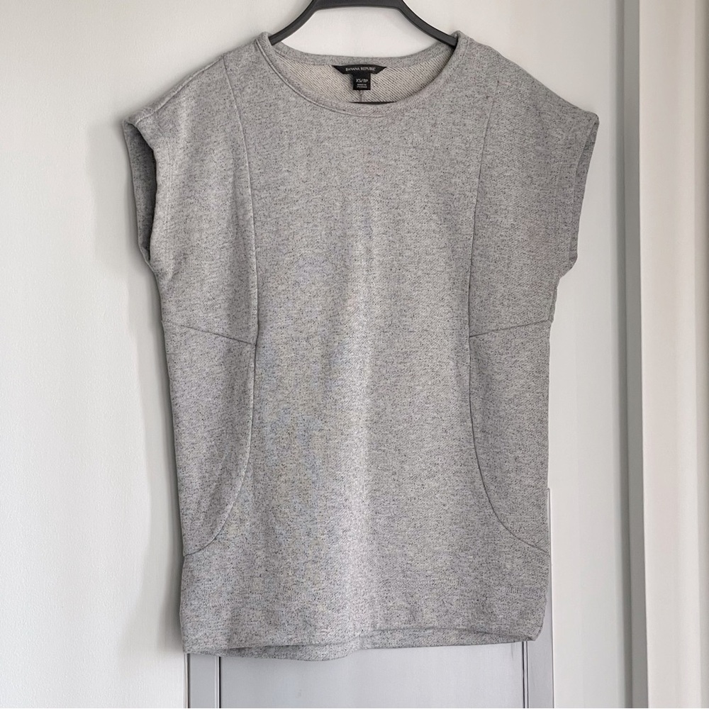 💗 BANANA REPUBLIC Gray Short Sleeve Top